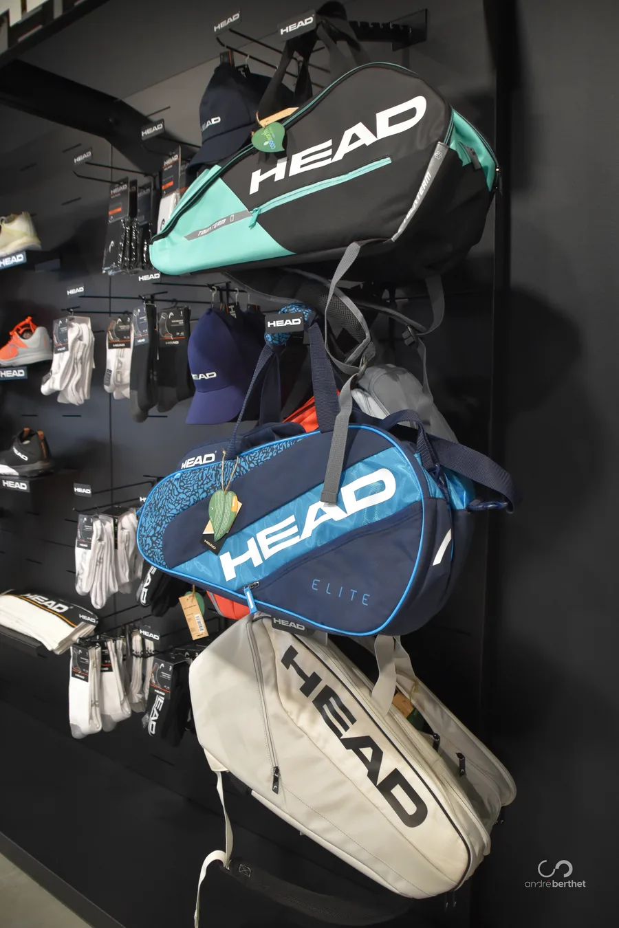 Mur de sacs de padel et accessoires Head au proshop Terra Padel