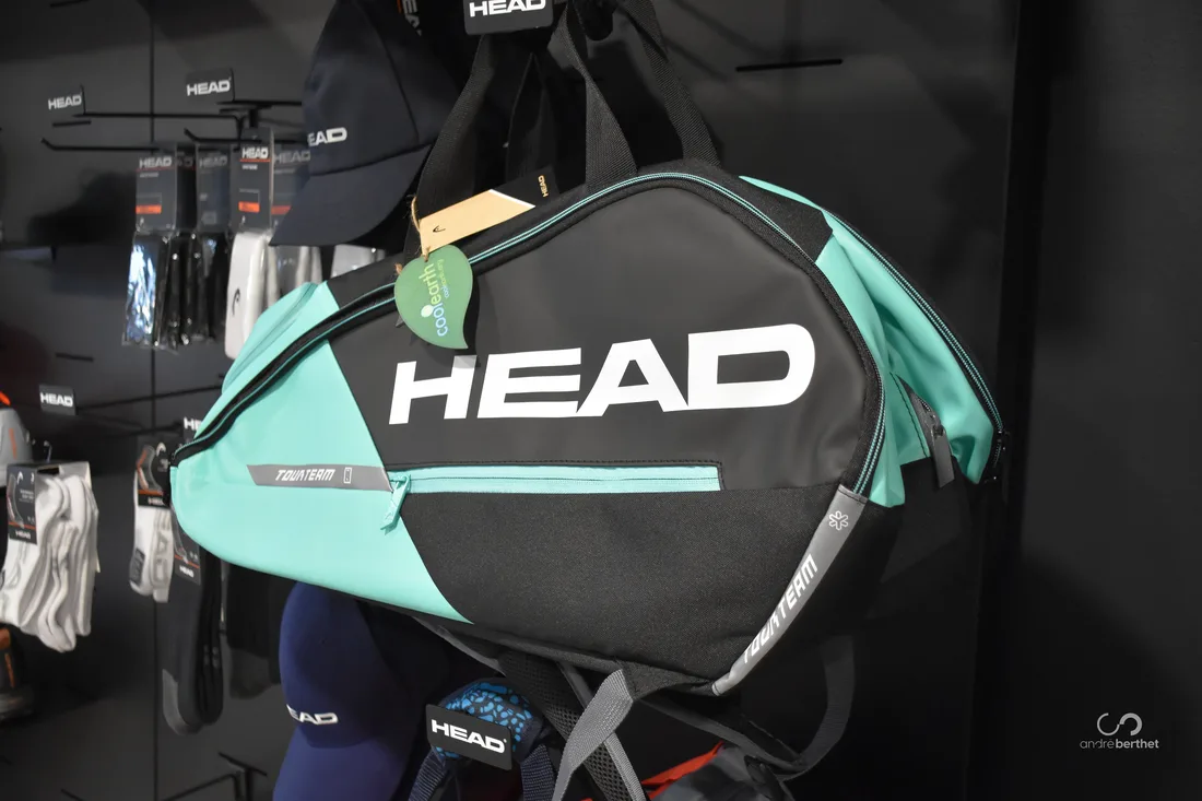 Sac de padel Head et accessoires exposés au proshop Terra Padel