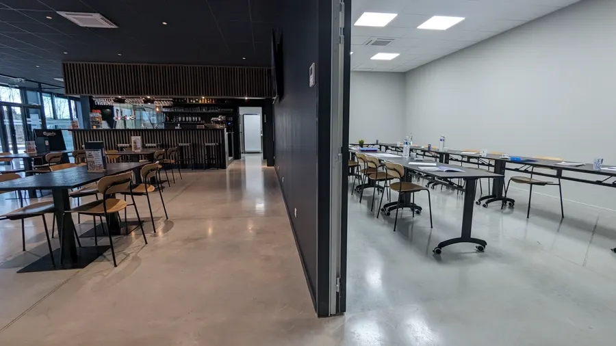 Écran connecté de la salle de réunion Terra Padel
