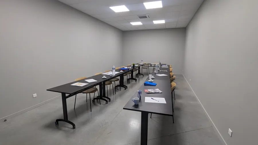 Salle de réunion Terra Padel vue d'ensemble