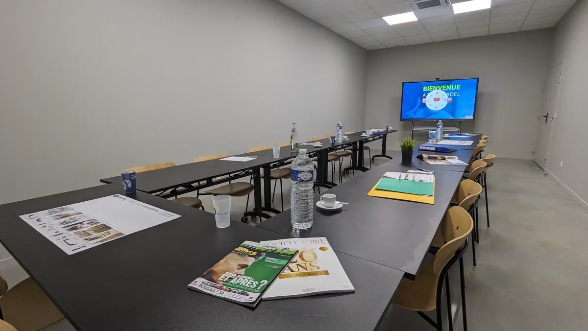Salle de séminaire Terra Padel équipée pour les entreprises